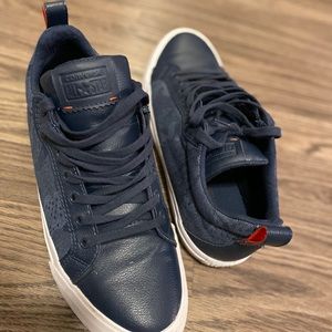 Converse man shoes size 10